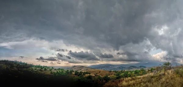 Kırım dağları ve Karadeniz manzarası — Stok fotoğraf