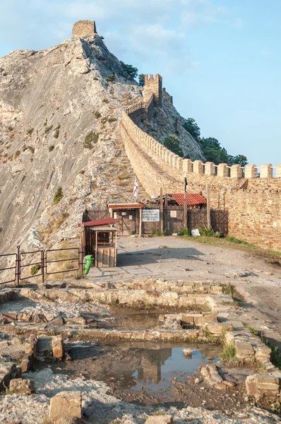 Turm der Festung Genua in Sudak Krim — Stockfoto