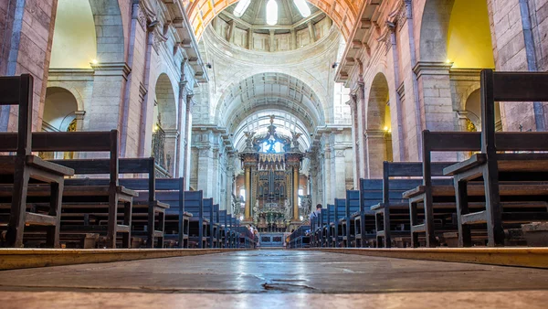 Interior da Basílica da Estrela em Lisboa, Portugal — Fotografia de Stock