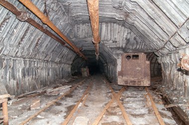 Kömür madeninden karanlığa tünel