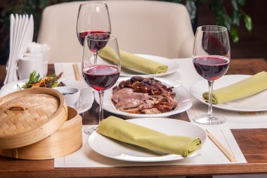 lezzetli kızarmış ördek ile baharat 