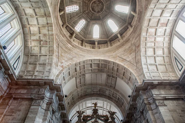 Interior of the Estrela Basilica in Lisbon, Portugal — Stock Photo, Image