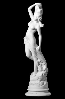 Antik bir kadın heykeli.