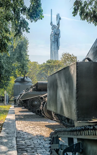 Moeder moederland monument in Kiev, Oekraïne — Stockfoto