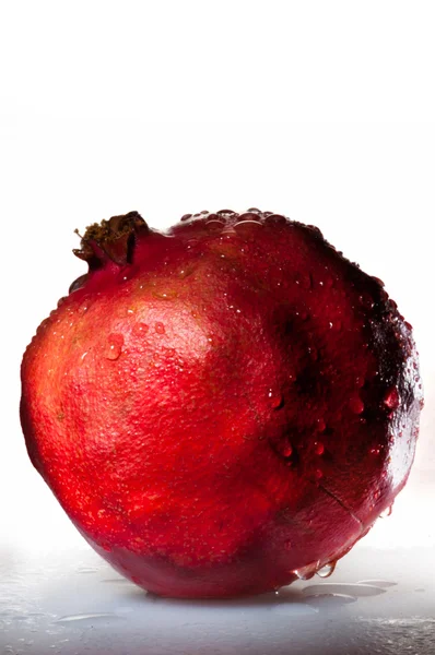 Granatapfel isoliert — Stockfoto