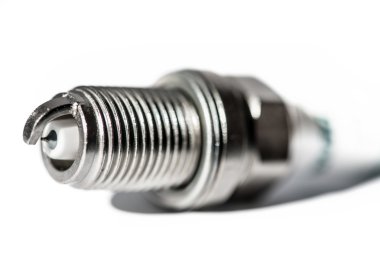 Yeni beyaz zemin üzerine izole buji