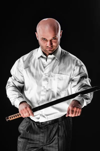 Hombre con una espada japonesa —  Fotos de Stock