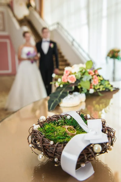 Wedding rings in a decorative nest — Stock Photo, Image