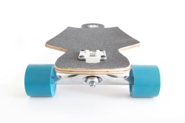 Longboard üzerinde beyaz izole.