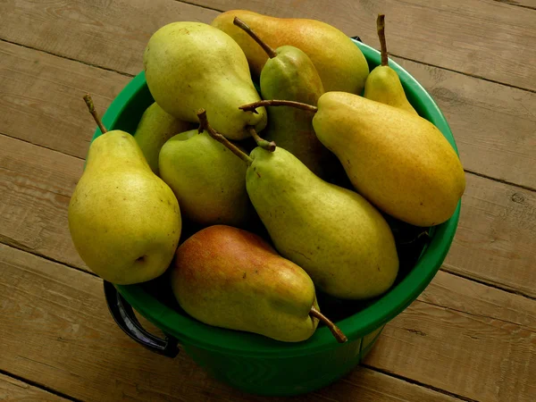 Bucket full of pears — Stock Photo, Image