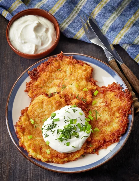 Plate of potato pancakes — Stock Photo, Image