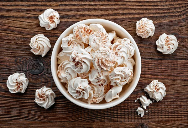 Tigela de biscoitos merengue — Fotografia de Stock