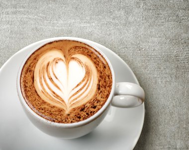 Bir fincan cappuccino kahve.
