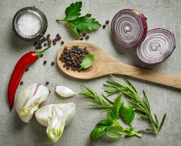 Various fresh herbs and spices — Stock Photo, Image