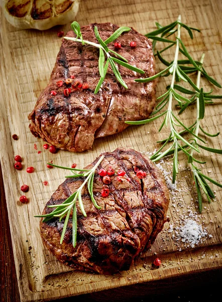 Grilované hovězí steaky — Stock fotografie