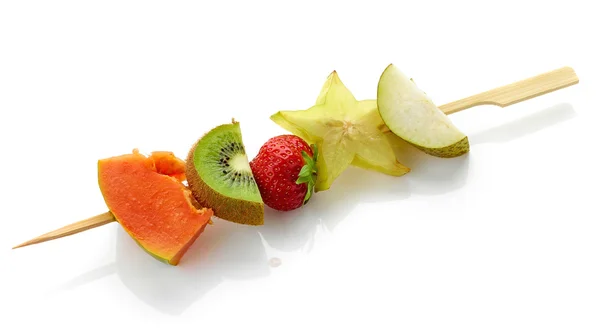Friss bogyós gyümölcsök és a nyárs gyümölcsdarabokkal — Stock Fotó
