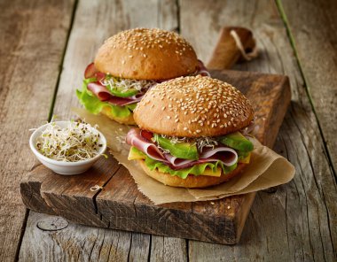 füme et ile kahvaltı sandviç