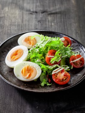 haşlanmış yumurta salatası