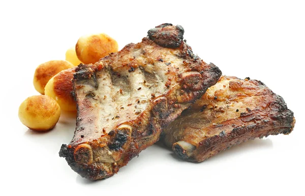 Costillas de cerdo a la parrilla y patatas — Foto de Stock