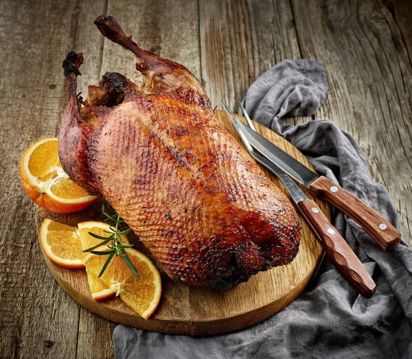 Duck Roast Rustic Wooden Kitchen Table — Stock Photo, Image