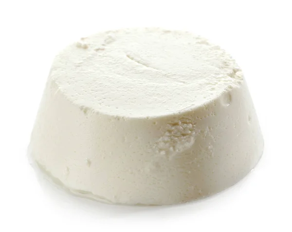 从白色背景分离出来的新鲜自制乳酪 — 图库照片