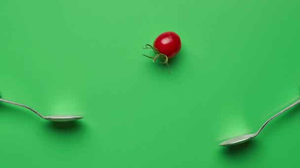 Cuillères Soupe Ping Pong Avec Tomate Sur Fond Vert Vue — Video