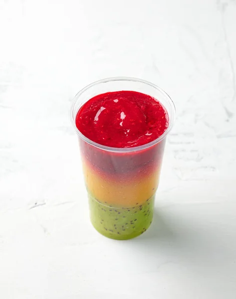 Pahar Smoothie Colorat Pentru Micul Dejun Sănătos Masa Bucătărie Focalizare — Fotografie, imagine de stoc