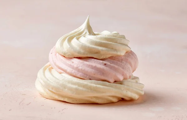 Meringue Cookie Cake Pavlova Strawberry Cream Pink Background — Stock Photo, Image