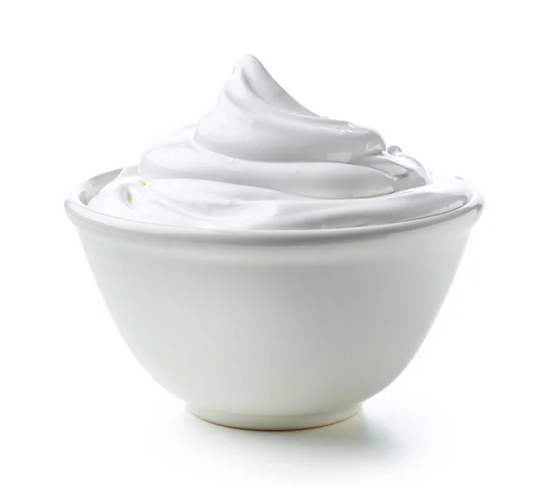 Miska Bitych Białek Jaj Śmietanki Cukrowej Izolowane Białym Tle — Zdjęcie stockowe
