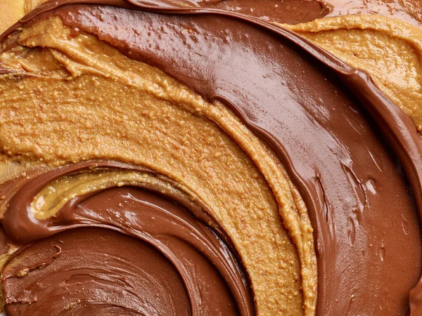 融化的巧克力榛子奶油和花生酱背景 顶部视图 — 图库照片