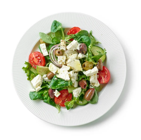 Teller Mit Frischem Griechischem Salat Isoliert Auf Weißem Hintergrund Draufsicht — Stockfoto