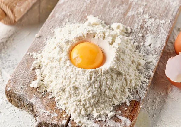 Flour Egg Yolk Wooden Kitchen Cutting Board — Stock Photo, Image