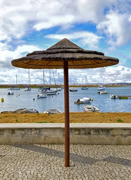 Veduta Delle Barche Dei Pescatori Del Lungomare Nella Città Alvor — Foto Stock