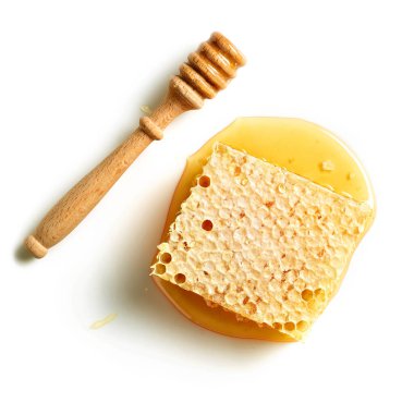 beyaz arkaplanda izole edilmiş bal tarakları, üst görünüm