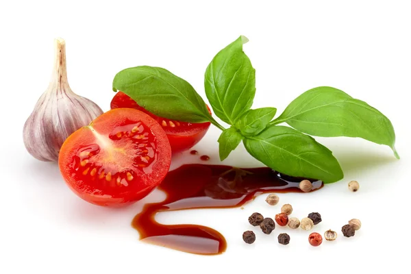 Tomate, albahaca y vinagre balsámico — Foto de Stock