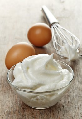 dövülmüş yumurta akı 