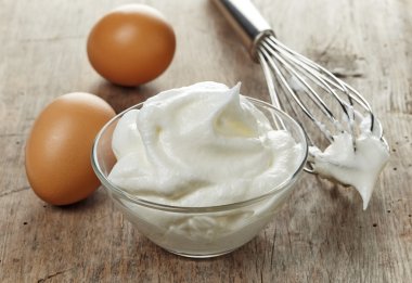 dövülmüş yumurta akı 