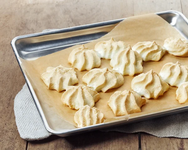 Zelfgemaakte meringue cookies — Stockfoto