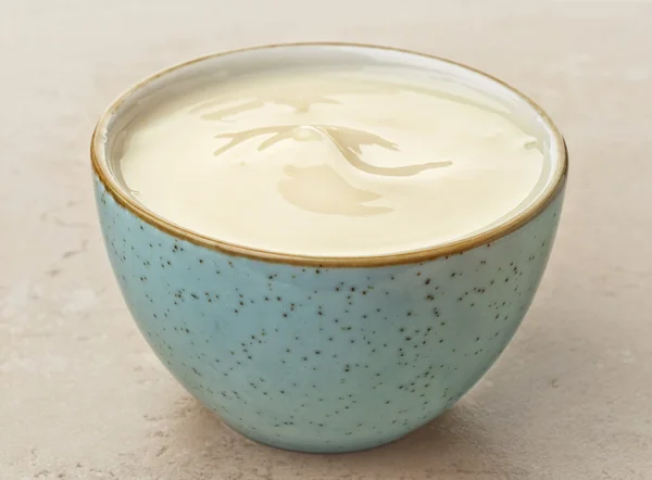 Kom van perzik yoghurt — Stockfoto