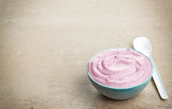 Tazón de yogur de fruta rosa —  Fotos de Stock