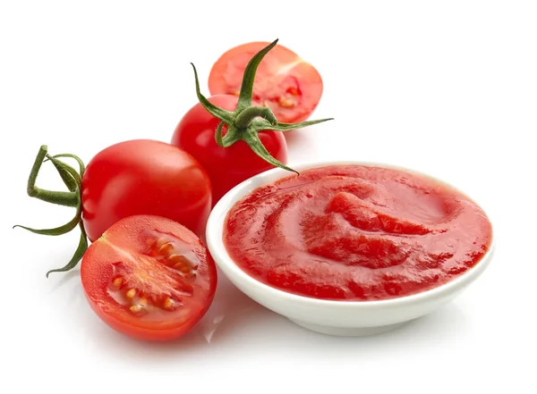 Skål med tomatsås eller ketchup — Stockfoto