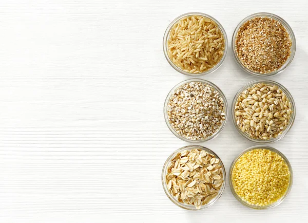 Vários tipos de grãos de cereais — Fotografia de Stock