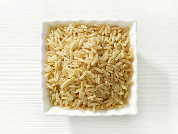 Bowl of brown rice grains — Stock Photo, Image