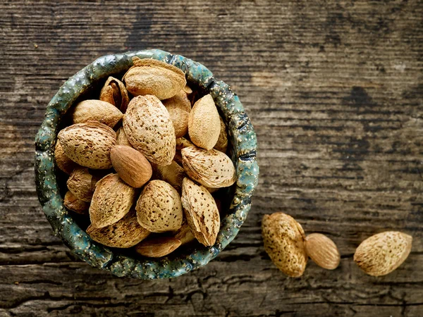 Жареные миндальные орехи — стоковое фото