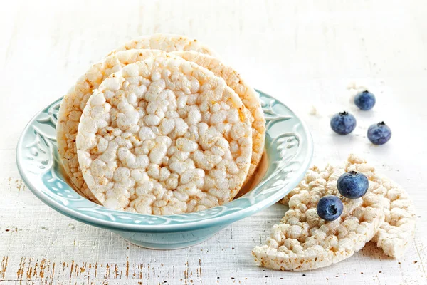 Rice crackers with blueberries — Stock Photo, Image