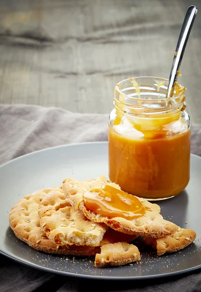 Tarro de crema de caramelo casero — Foto de Stock