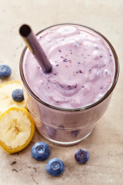 Batido de plátano y arándanos —  Fotos de Stock