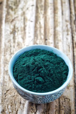 spirulina yosun toz kase