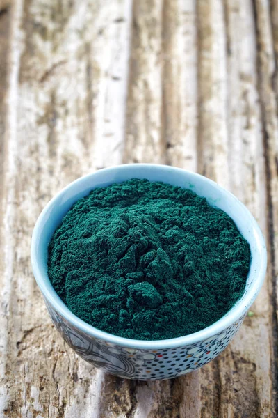 spirulina yosun toz kase