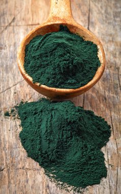 spirulina yosun tozu kaşık